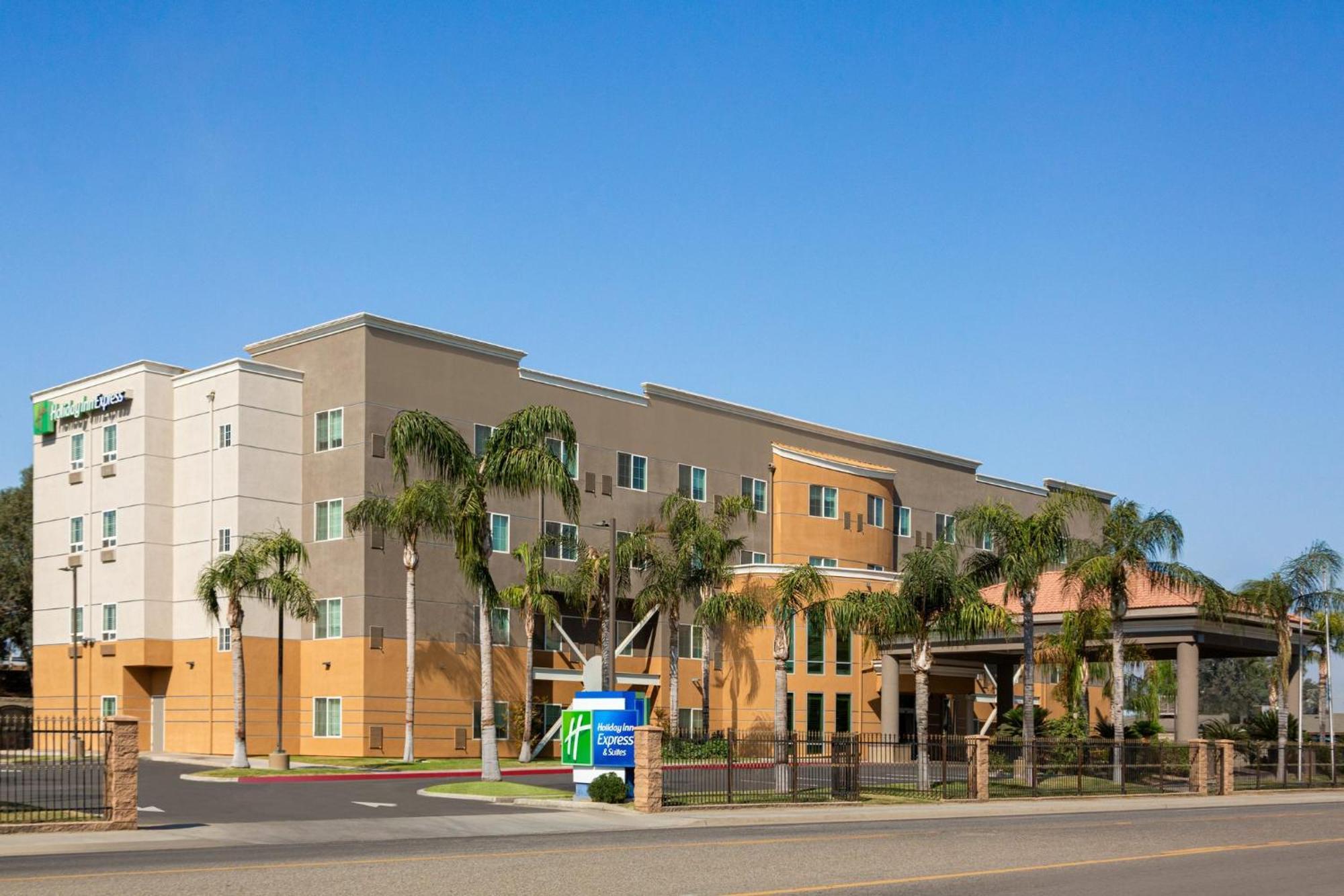 Holiday Inn Express & Suites Bakersfield Central By Ihg Exterior photo