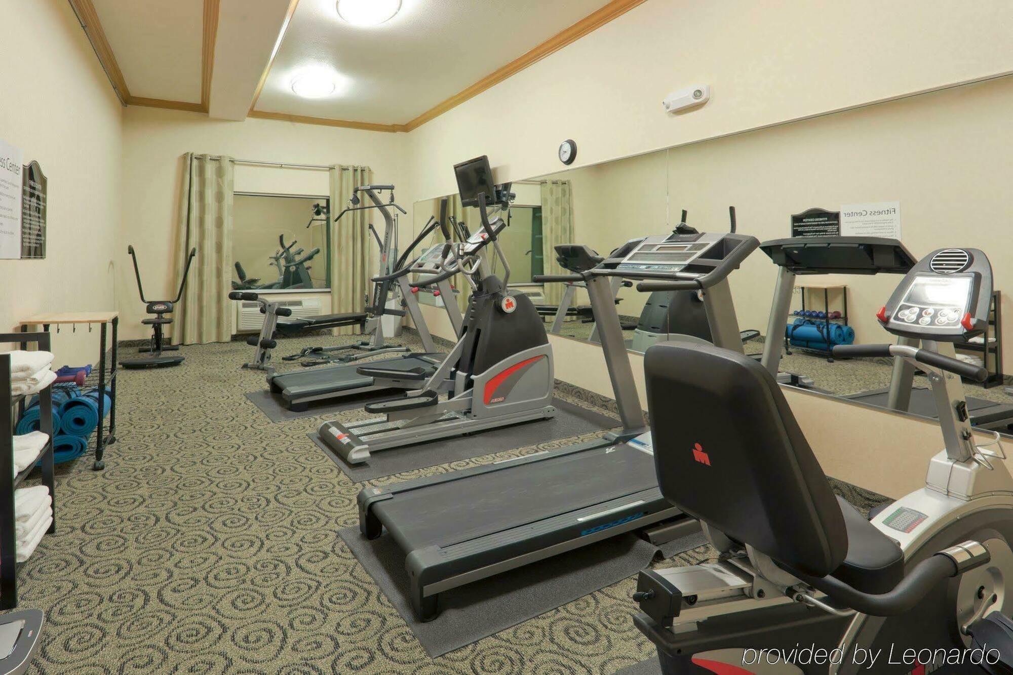 Holiday Inn Express & Suites Bakersfield Central By Ihg Facilities photo
